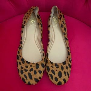 NEVER BEEN WORN Vince Camuto size 9 ballet flats